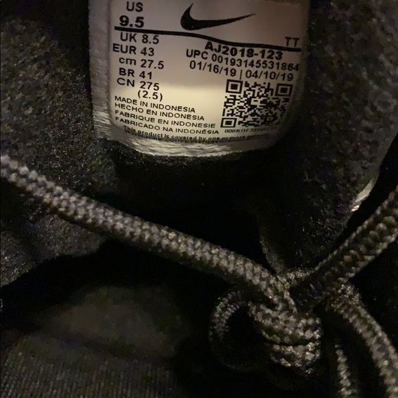 Nike AirMax 95 SE Windbreaker Sneaker - Picture 7 of 8